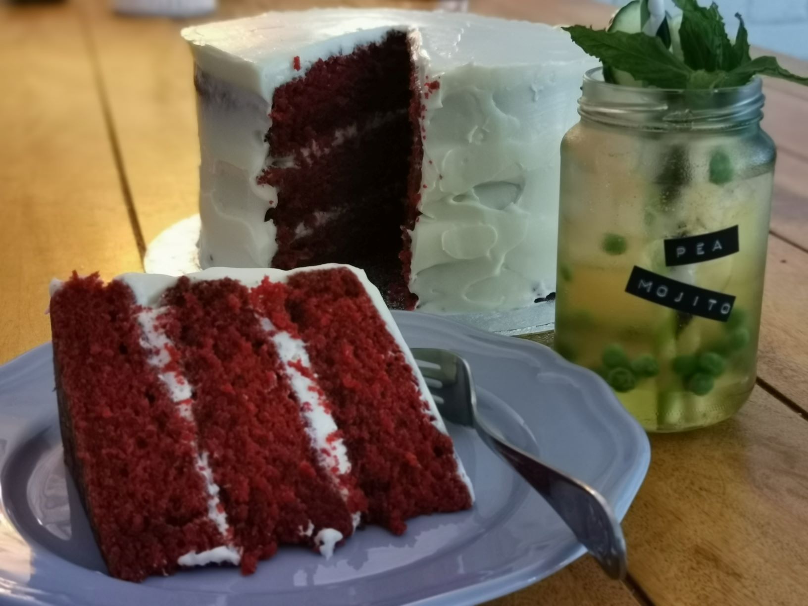 Cake and kocktail with The Twisted Drink Co