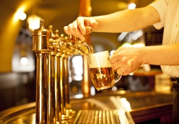 Beer being served in a pub | Local Food London